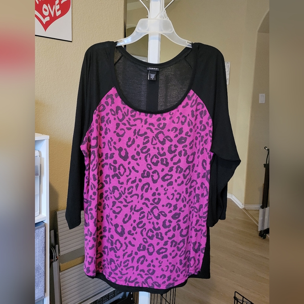 Torrid Pink and Black Graphic Raglan Blouse with Scoop Neck and 3/4 Sleeves